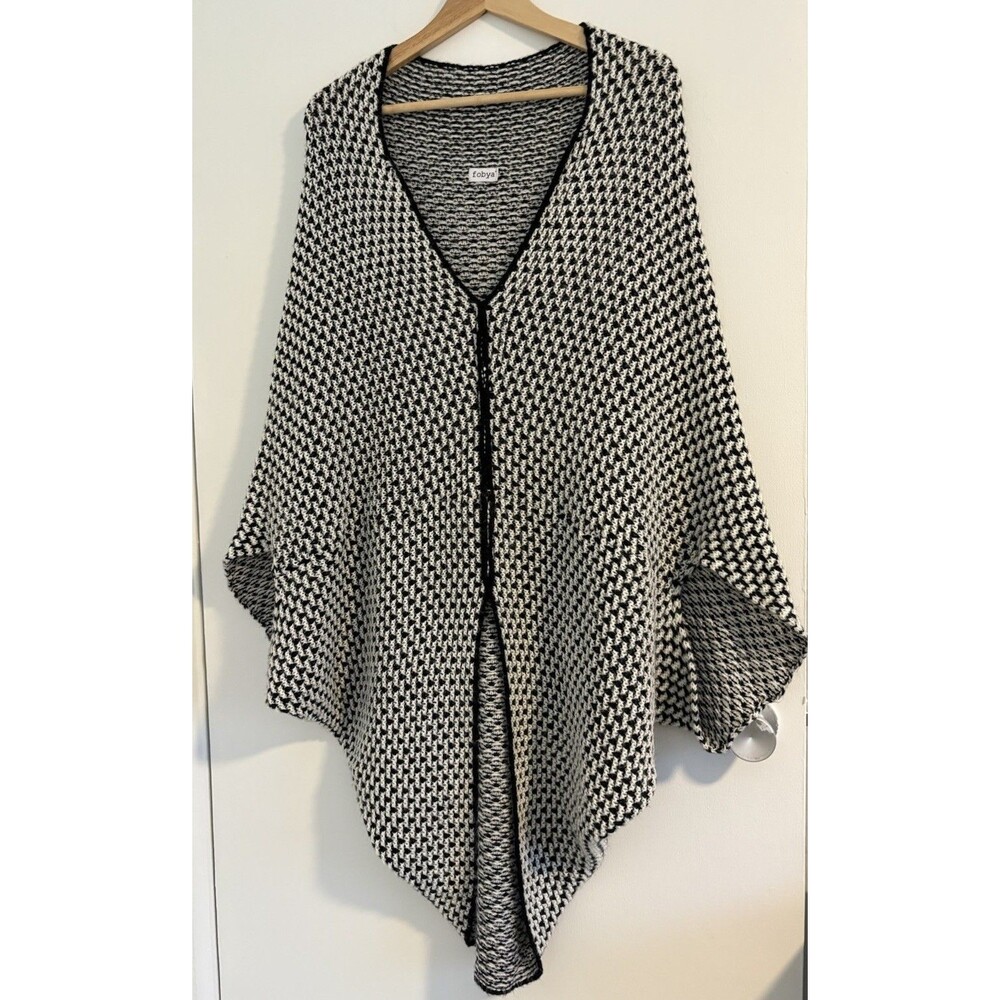 Fobya European Knitwear Women's Unisize Cape/Poncho